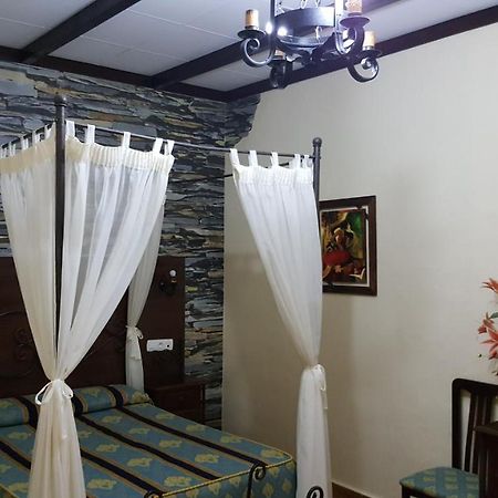 Hostal El Lirio Bollullos Par del Condado Exterior foto