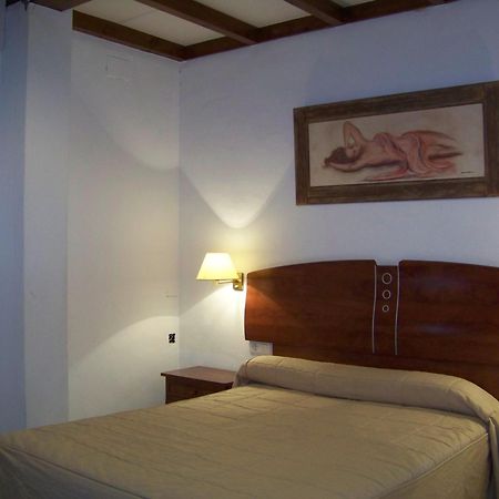 Hostal El Lirio Bollullos Par del Condado Exterior foto