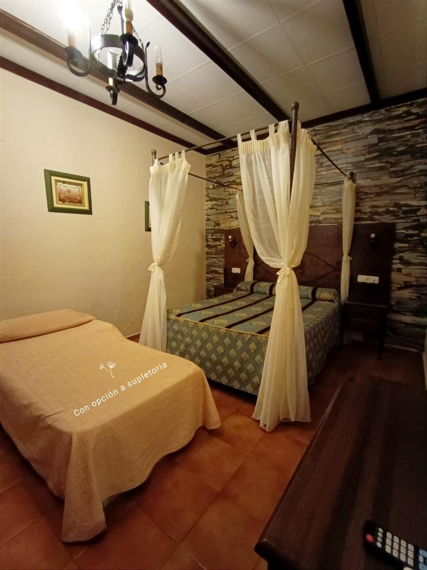 Hostal El Lirio Bollullos Par del Condado Exterior foto